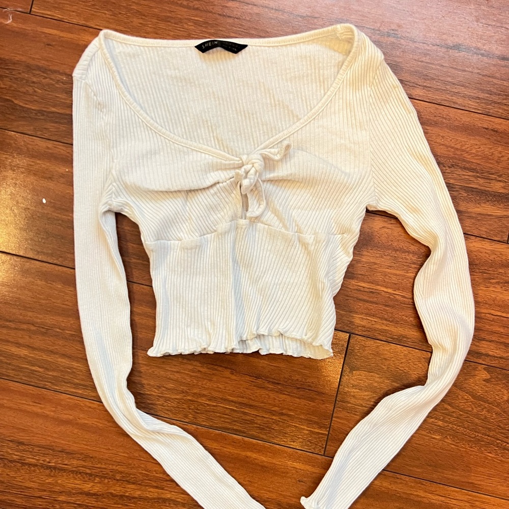 white long sleeves top